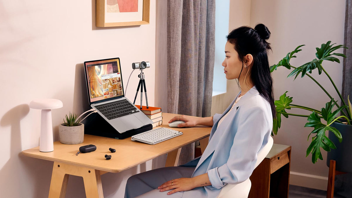 Logitech - MX Brio Ultra HD 4K Collaboration and Streaming Webcam - Pale Grey Logitech