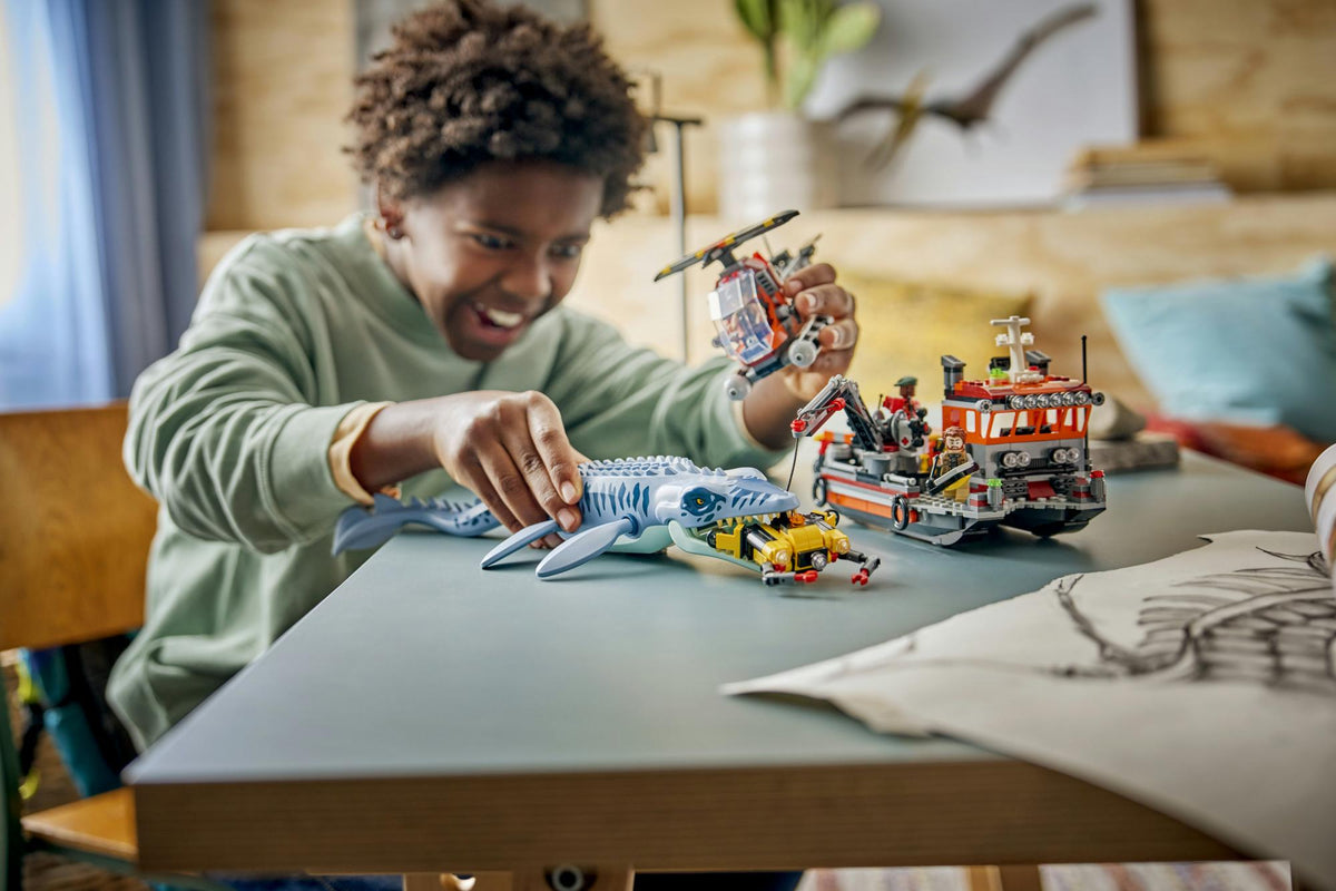 LEGO - Jurassic World - Mosasaurus Dinosaur Boat Attack (77983) LEGO