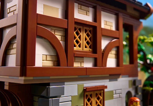 LEGO Ideas 21325 – Middelaldersmedje – nærbillede af bygningens bindingsværk