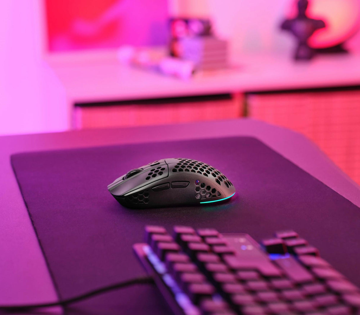 TRUST GXT929 HELOX TRÅDLÖS LÄTTVIKTSMUS - SVART