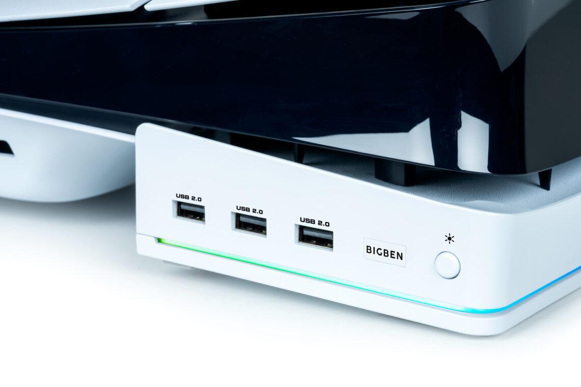 Nacon Horizontal Hub Station RGB/USB Hub, Vit PS5 Slim