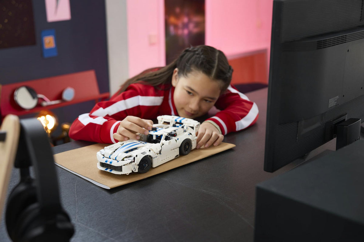 LEGO - Technic - Dodge Viper GTS-R Sports Car (42234) LEGO