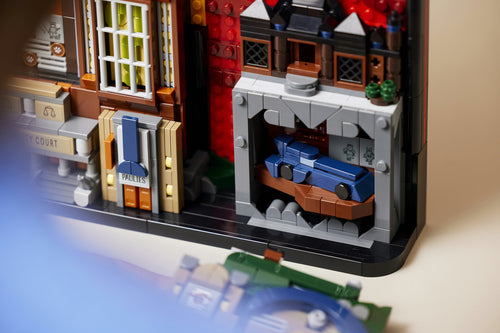 LEGO Batman 76271 – Gotham City fra The Animated Series – skjult scene bag et aftageligt panel