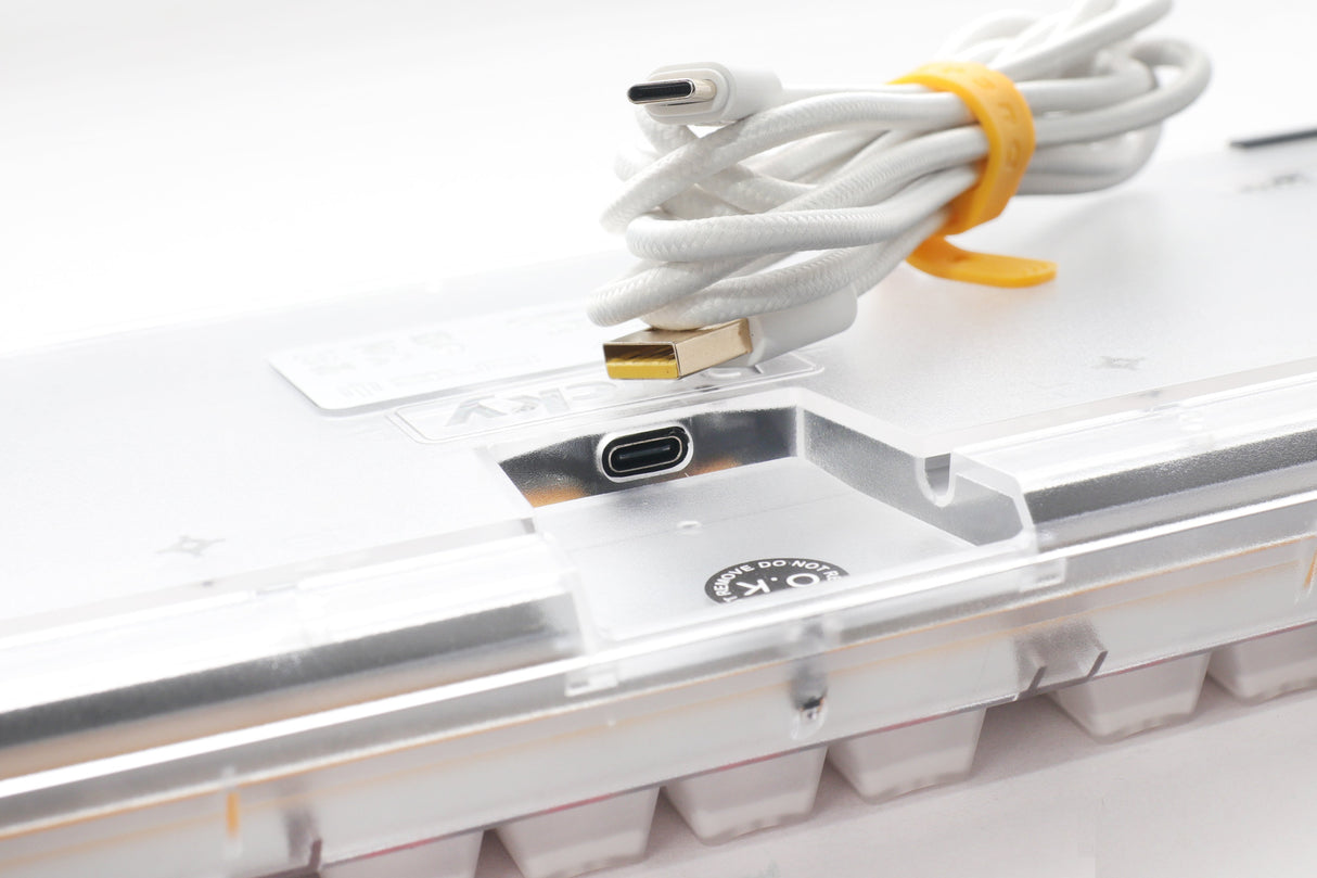 Ducky One 3 - Aura White Nordic - TKL - Körsbärsröd - RGB