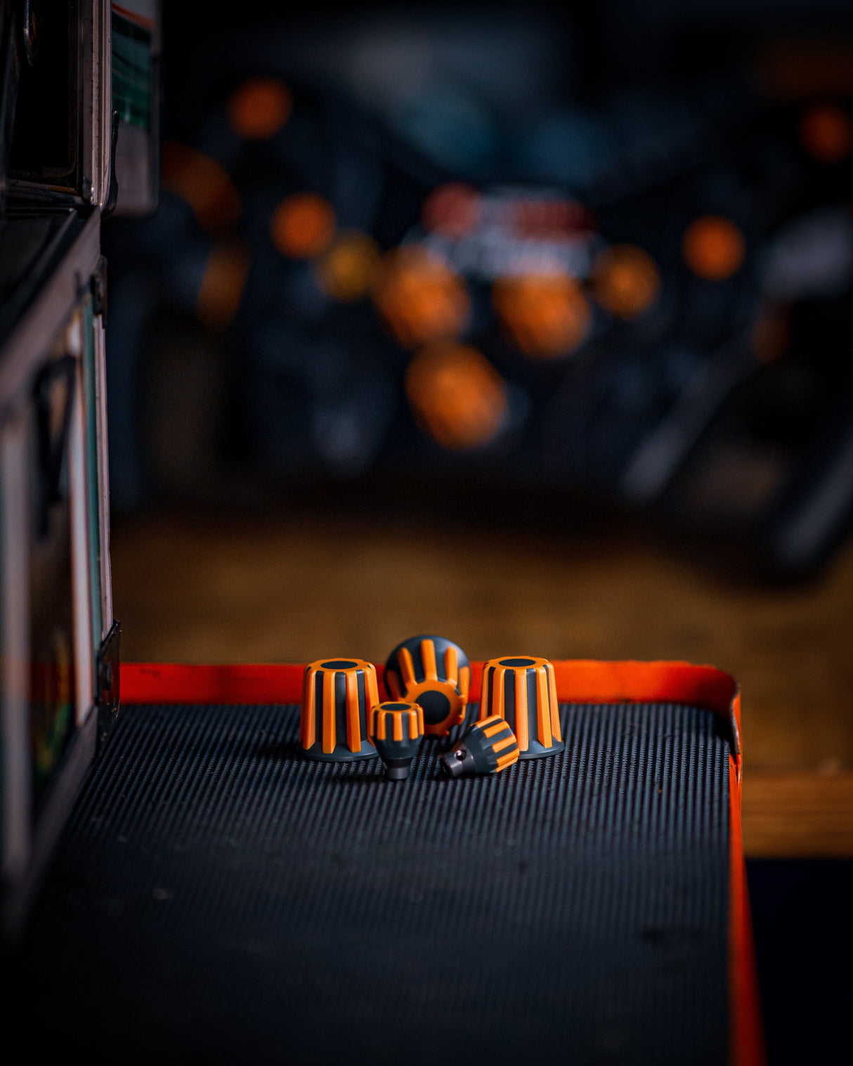 Asetek Orange Knappar