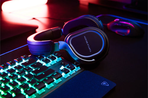 Turtle Beach Stealth 700 Gen 3 – PlayStation-headset, sort – Headset ved tastatur som eksempel