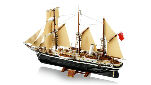 LEGO Icons 10335 – Endurance – skibsmodellen set skråt fra den anden side