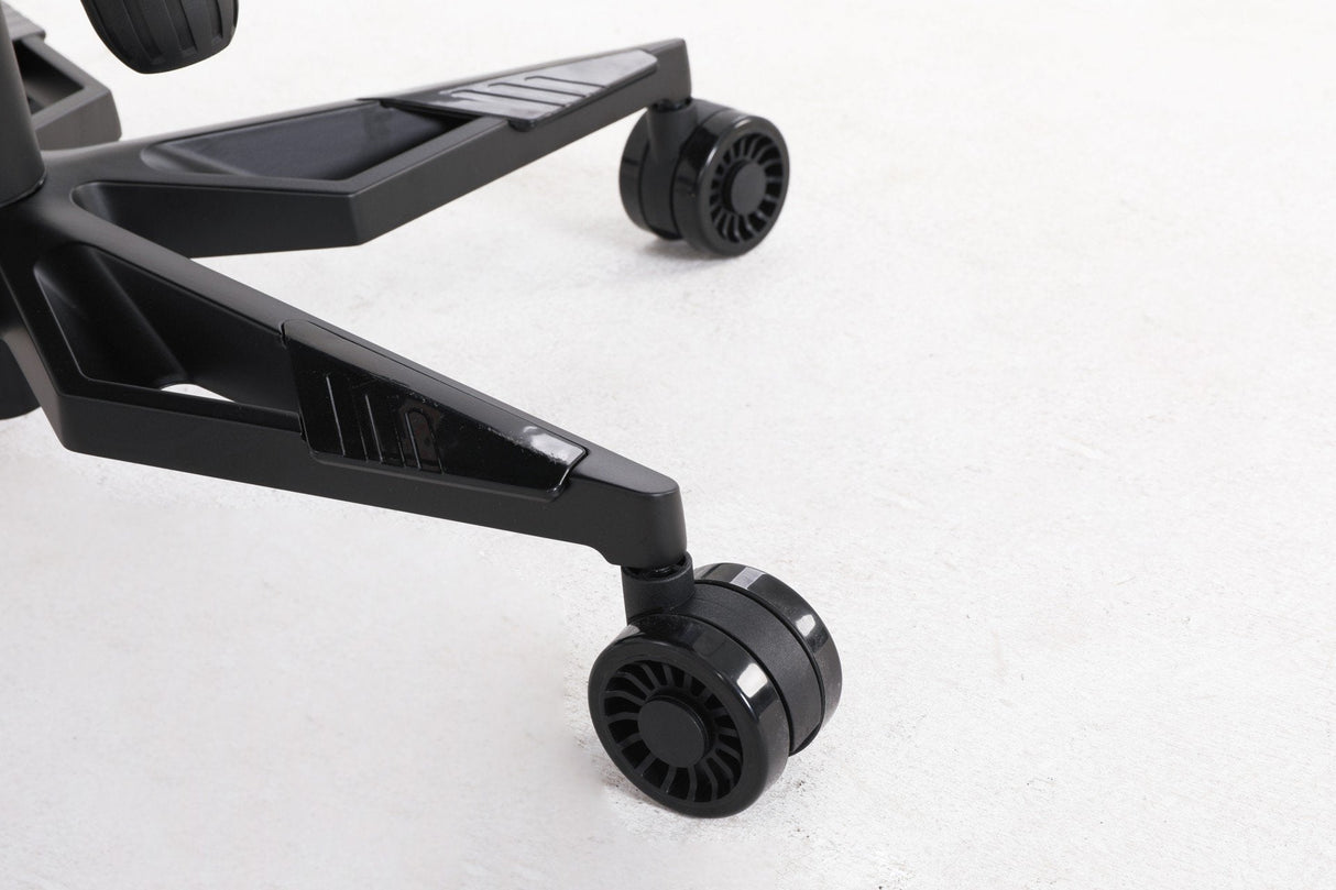 DON ONE - Valentino SUPERLEGGERA - RGB Gamer Stol Med Ljus