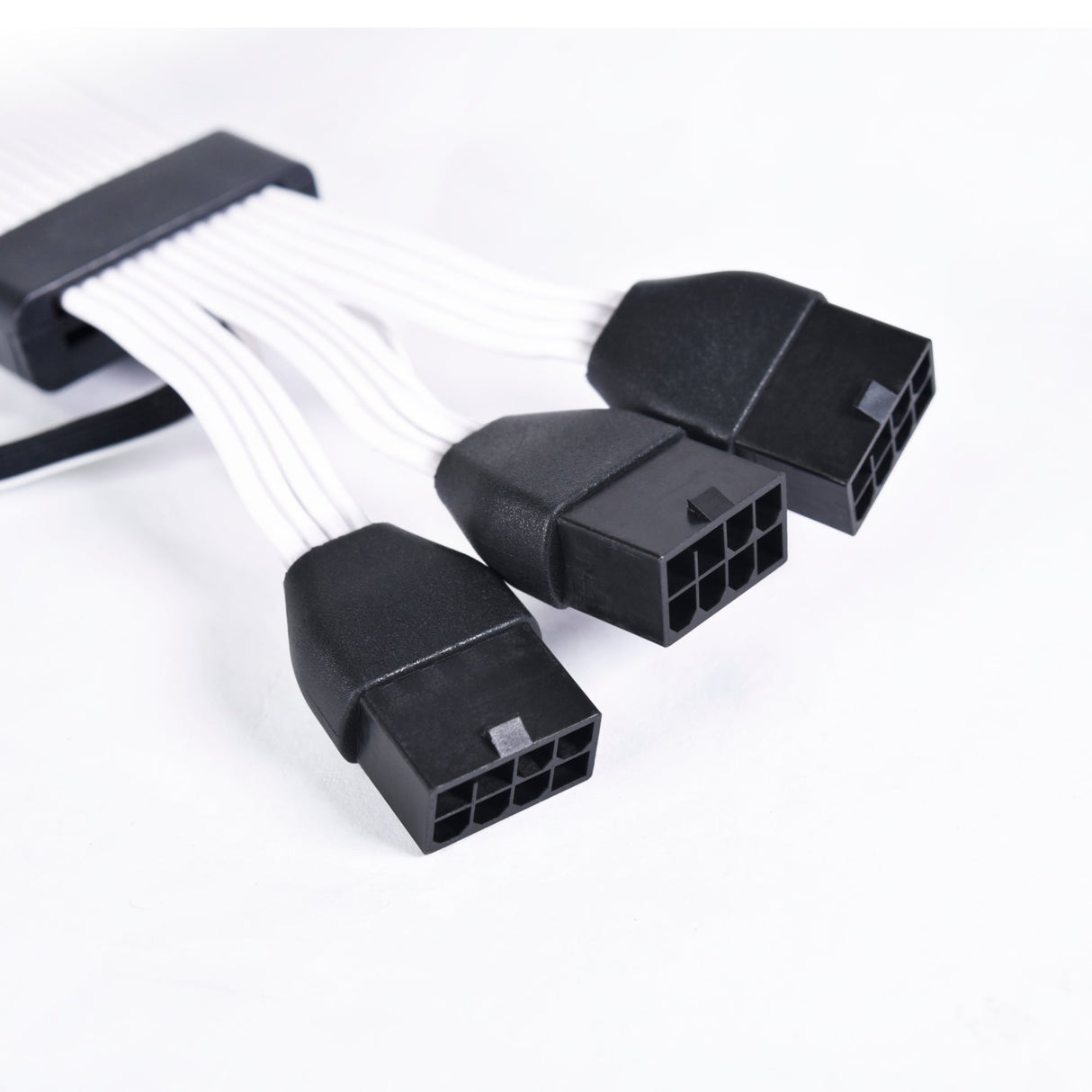 Lian Li Strimer Plus V2 168-8 - 12+4stift Till 3x 8stift, 8 Ljusledare, 16 AWG