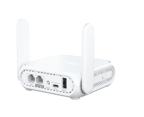 Hvid ASUS RT-BE58 Go rejserouter – porte og bagside skråt fra venstre