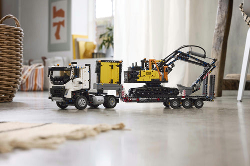 LEGO Technic 42175 Volvo FMX og EC230 – modeller på bord