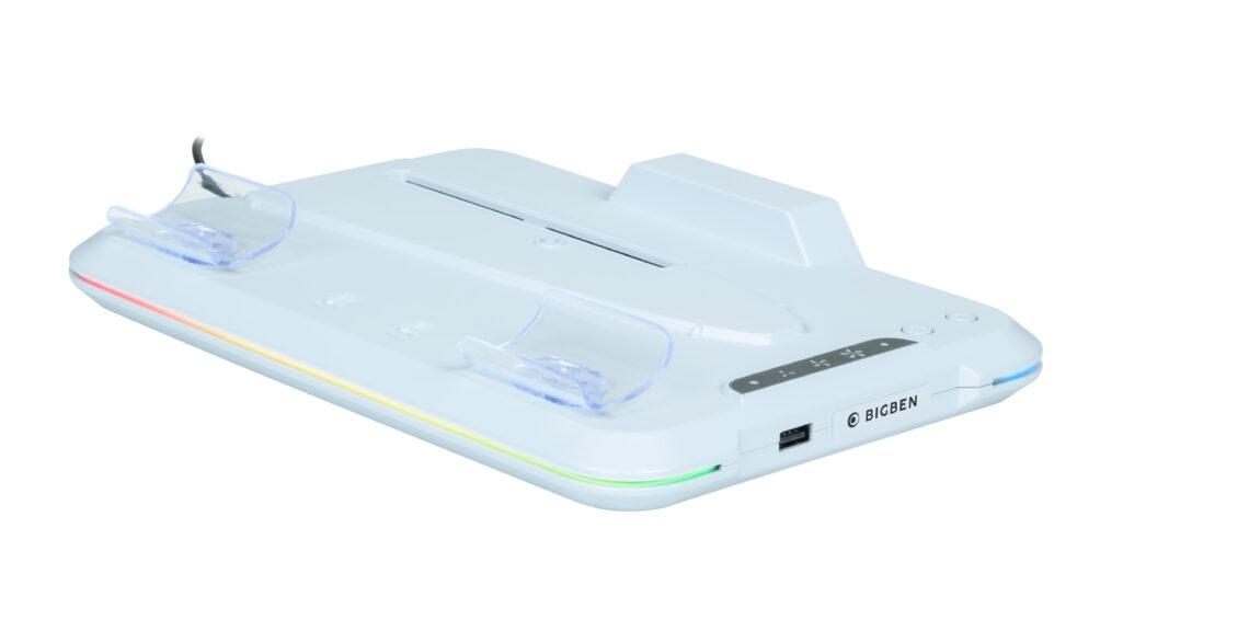 Nacon Laddstation Med Fläkt RGB/USB Hub/fläkt, Vit PS5 Slim