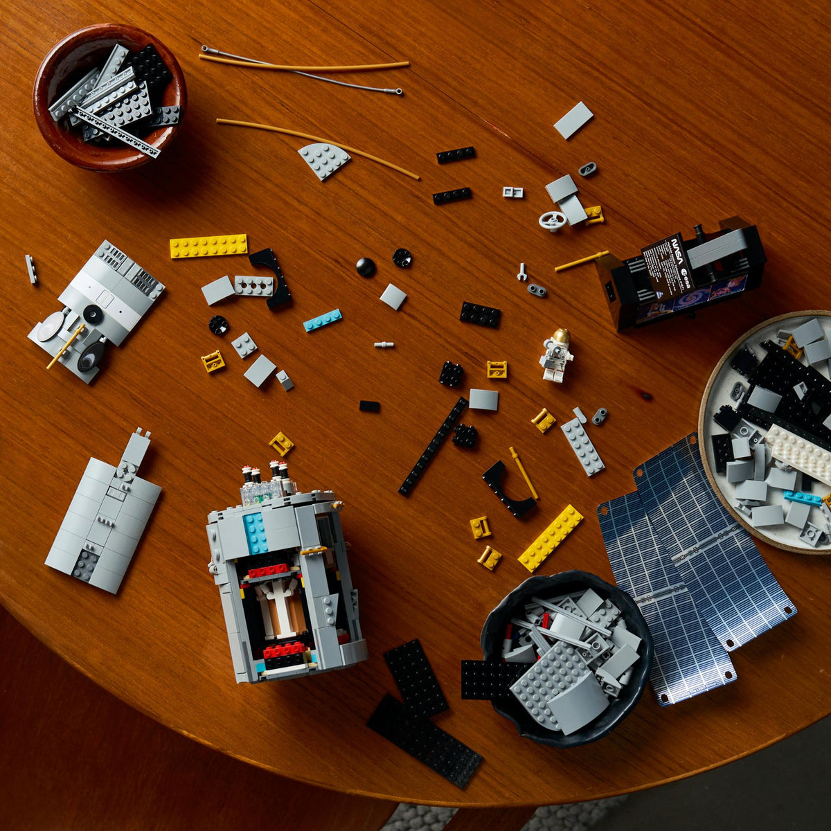 LEGO - Icons - Hubble Space Telescope (11382) LEGO