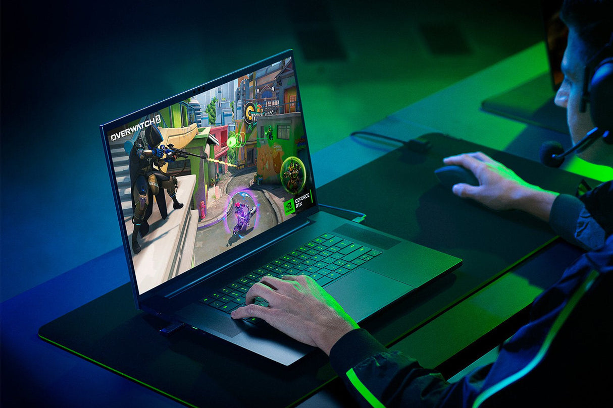 Razer Blade 18 18 I9-13950HX 32GB 1TB NVIDIA GeForce RTX 4080 / Intel UHD-grafik Windows 11 Home