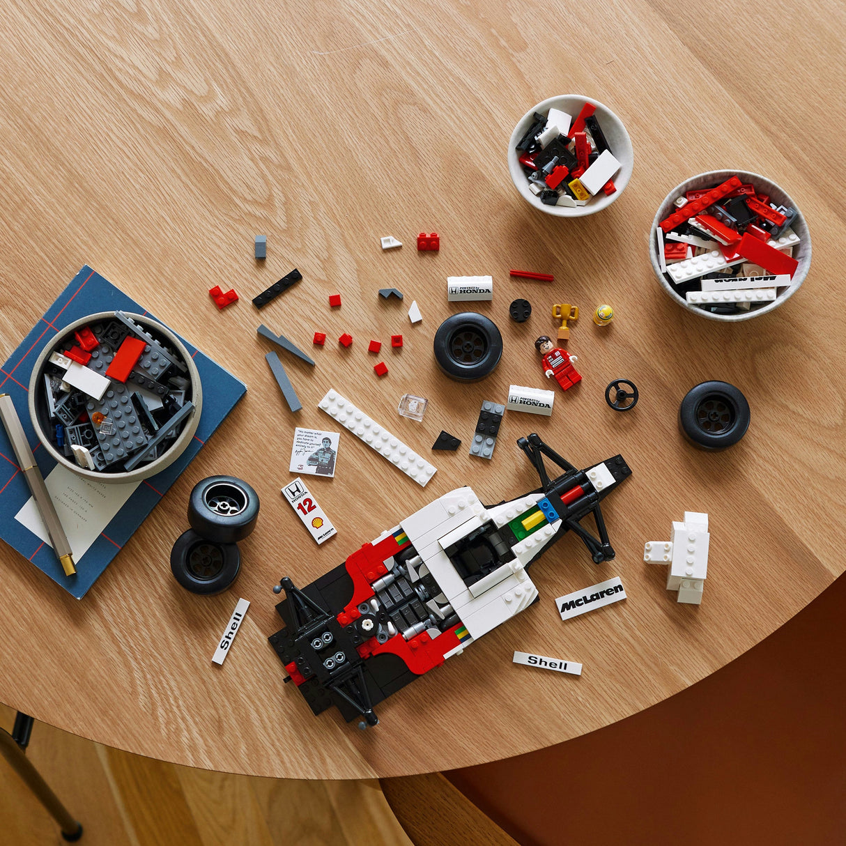 LEGO 10330 Ikoner McLaren MP4/4 & Ayrton Senna, Byggleksak