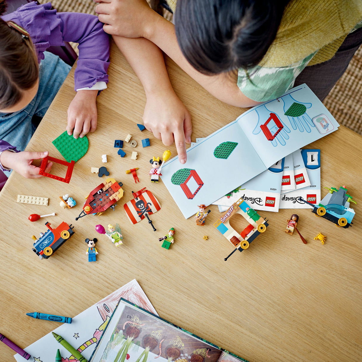 LEGO Disney - Disney Celebration Train (43212)