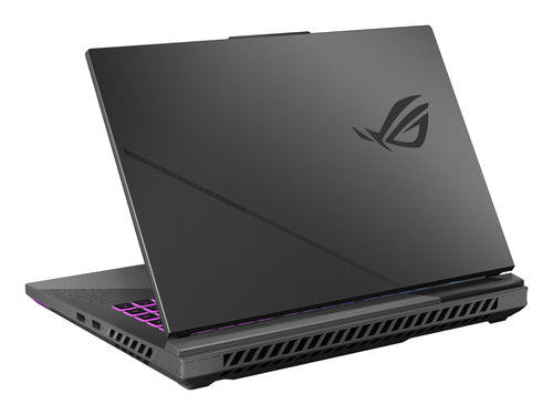 ASUS ROG Strix G16 G614PR-RV003W – set skråt forfra (vinkel 2); tastaturlayout illustrativt