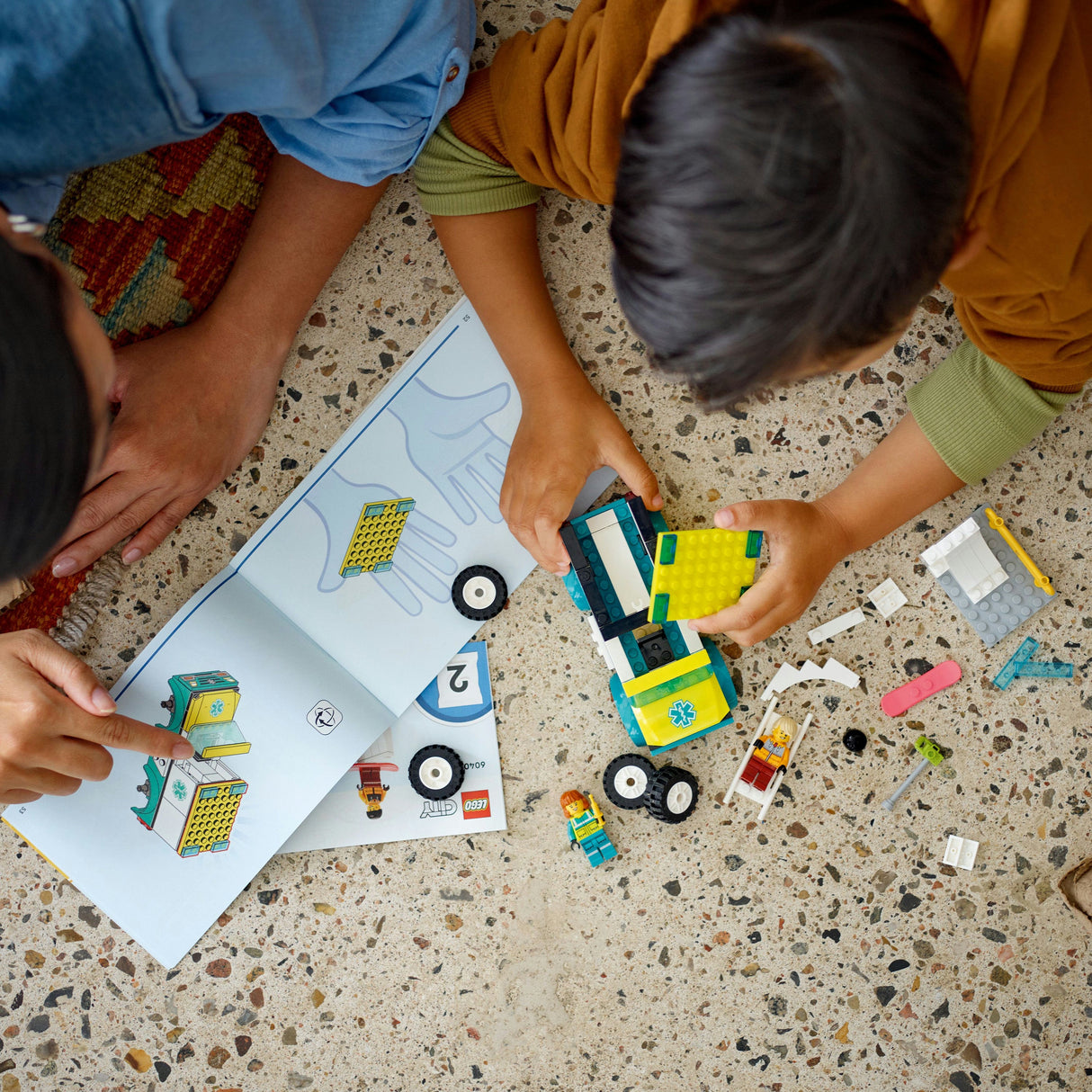 LEGO City - Ambulans Och Snowboardåkare (60403)