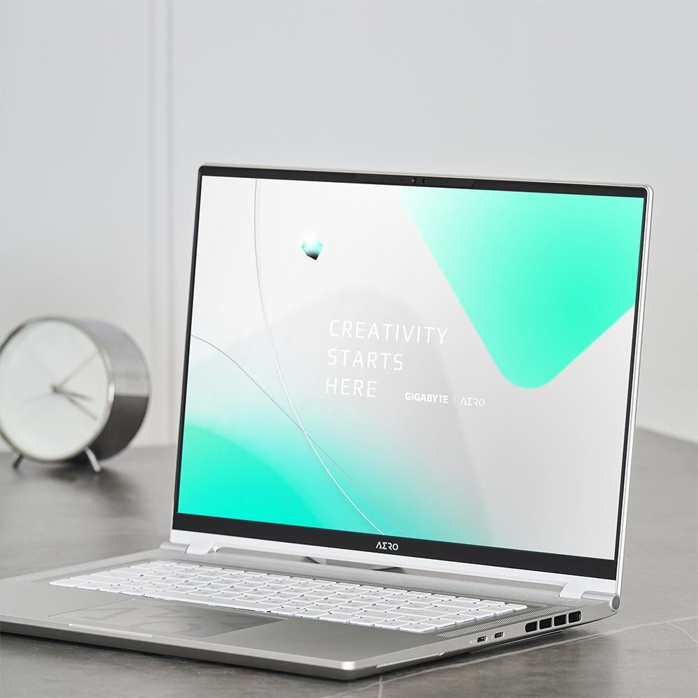 GIGABYTE AERO 16 OLED BSF-73DE994SO 16" i7-13700H, RTX 4070 Gaming Notebook