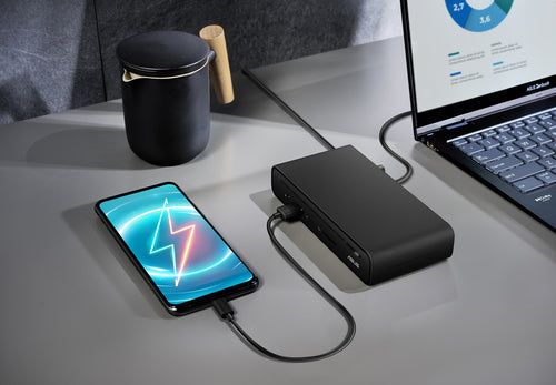ASUS Triple Display USB-C Dock DC300 – illustreret i brug (vinkel 3)