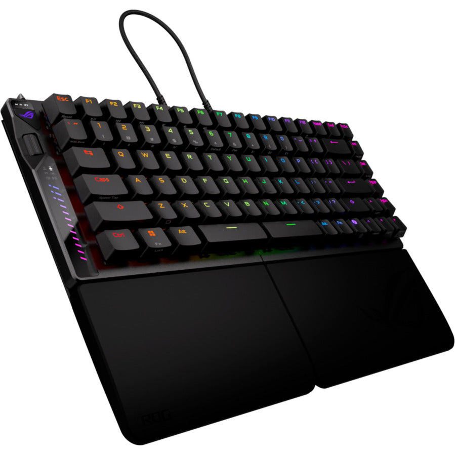 ASUS ROG Falcata – sort tastatur med håndledsstøtte set skråt forfra