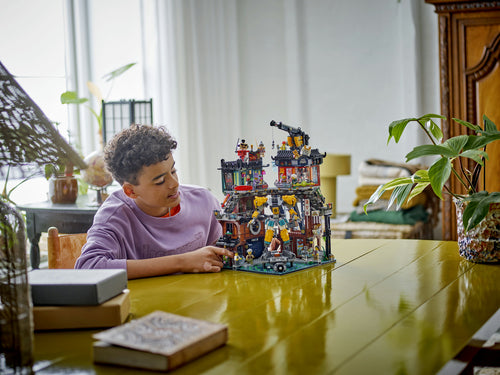 LEGO NINJAGO 71837 – NINJAGO Citys værksteder – bygger ved NINJAGO Citys værksteder