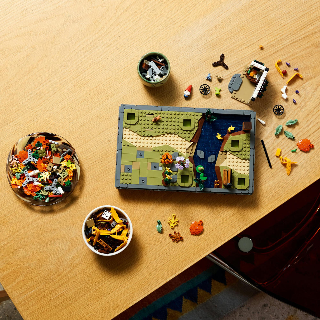 LEGO - Icons - Autumn Cottage Garden (11372). LEGO