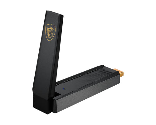 MSI AXE5400 med USB-stik og antenne