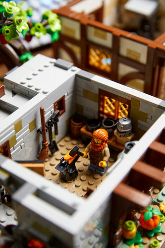 LEGO Ideas 21325 – Middelaldersmedje – detalje inde i bygningen