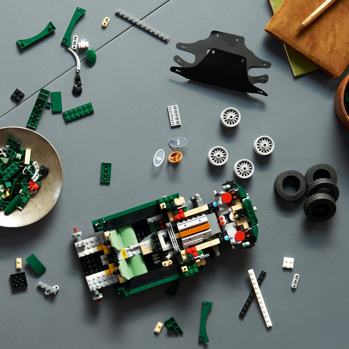 LEGO - Icons - Jaguar E-Type (11381) LEGO
