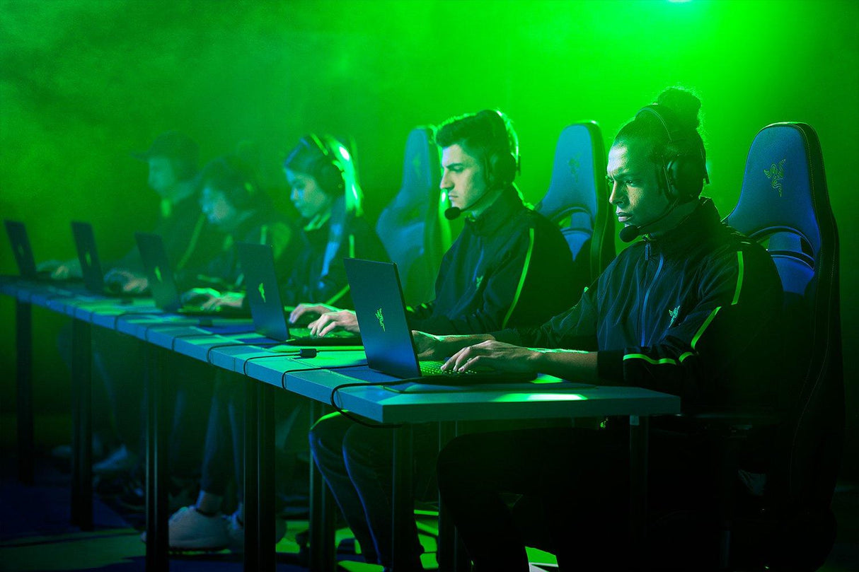 Razer – BlackShark V2 Pro – Trådløst E-sports Gaming Headset med THX Spatial Audio (Sort)