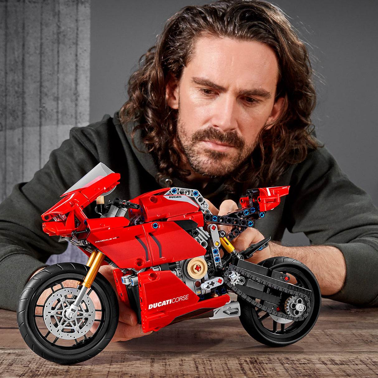 LEGO 42107 Technic Ducati Panigale V4 R, Byggleksakssaxfodral