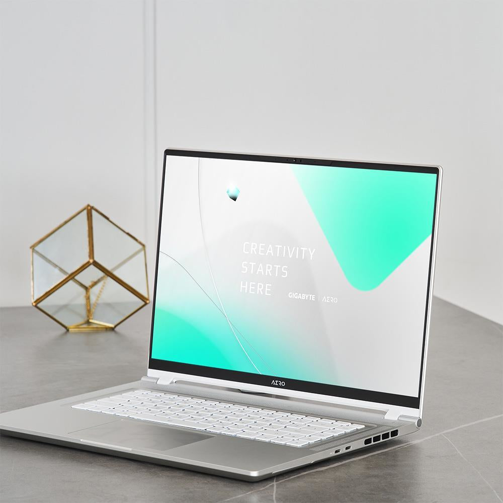 GIGABYTE AERO 16 OLED BSF-73DE994SO 16" i7-13700H, RTX 4070 Gaming Notebook