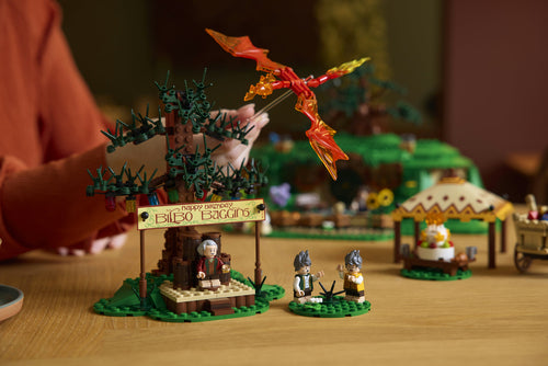 LEGO Icons 10354 – Ringenes Herre: Herredet – fyrværkeridragen over fødselsdagsfesten