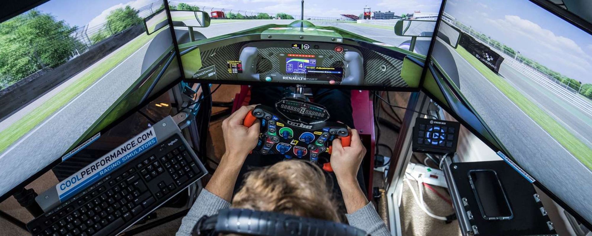 anskaf din nye racing simulator skærmophæng hos geekd, alt indenfor skærmophæng til dit racing simulator setup hos Geekd.dk