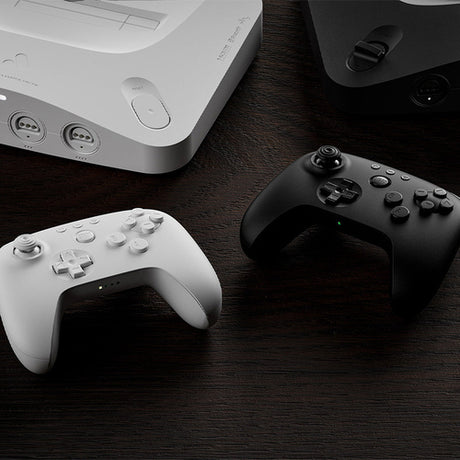 8BitDo 64 Bluetooth – retro-controller, hvid – To farvevarianter som illustration, én hvid medfølger