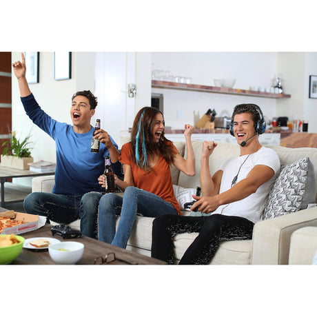 Turtle Beach Recon 150 – gamingheadset, sort/blå – Spillere på sofa som eksempel