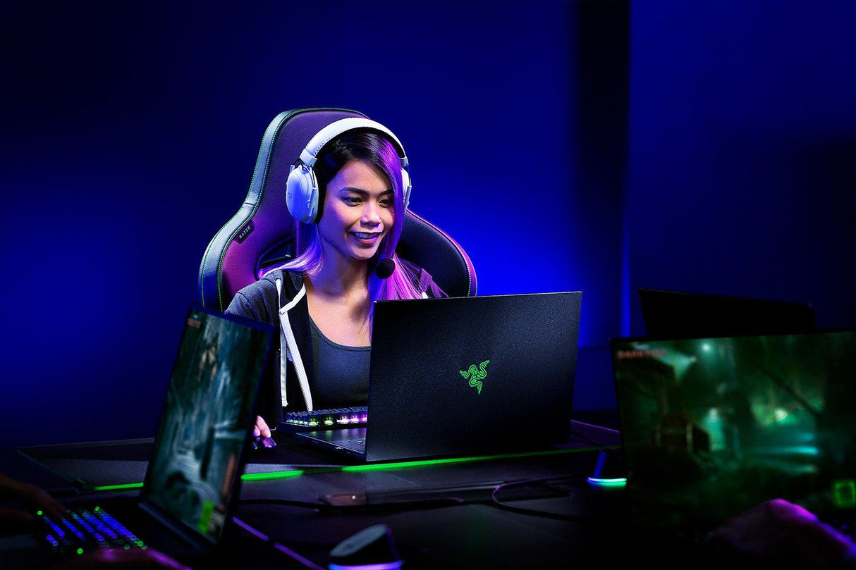 Razer – BlackShark V2 Pro – Trådløst Esports Gaming Headset med THX Spatial Audio (Hvid)