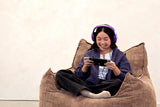 Turtle Beach Airlite Fit – Switch-headset – Ghost Purple – headset i brug med håndholdt konsol; producentillustration