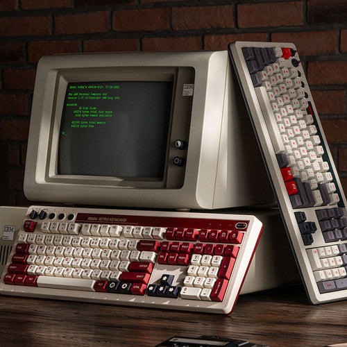 8BitDo Retro 108 Mechanical Keyboard Fami Edition – Tastatur set skråt på bord