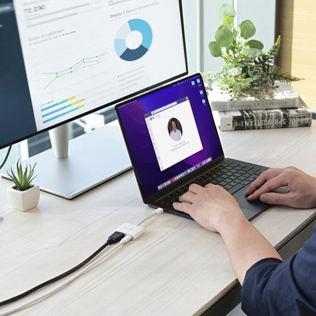 j5create JCA152-N – USB-C til HDMI med PD-opladning – Laptop og ekstern skærm som eksempel