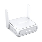Hvid ASUS RT-BE58 Go rejserouter – skråt forfra med begge antenner