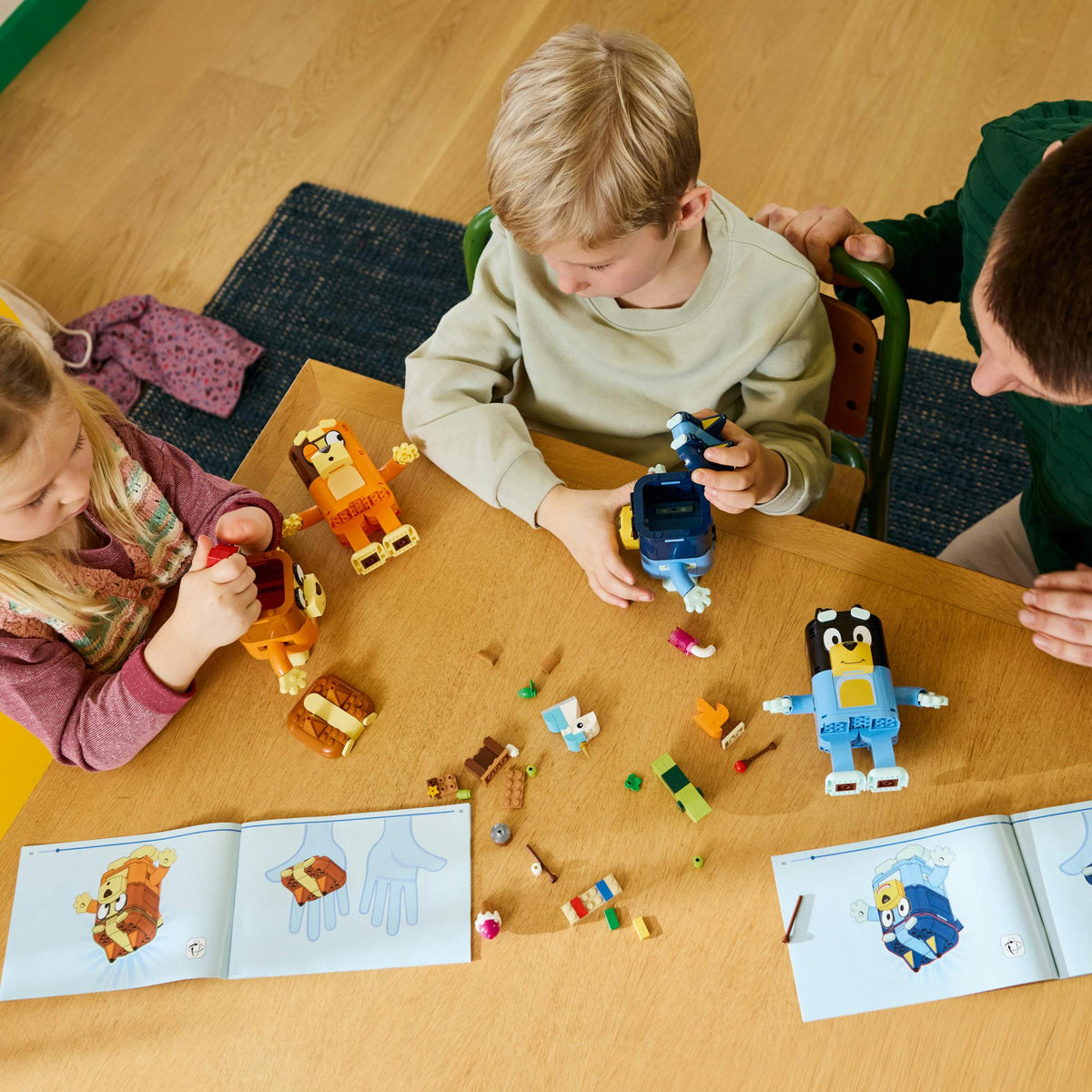 LEGO - Bluey - Brick-Built Bluey Family (11217) LEGO