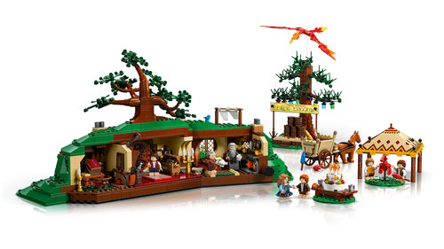LEGO Icons 10354 – Ringenes Herre: Herredet – Herredet set bagfra med åbent hobbithul
