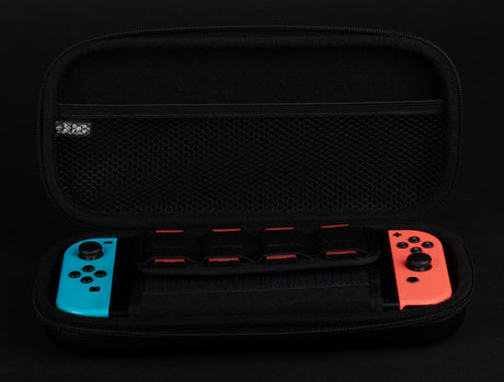 Konix One Piece Wano – etui til Nintendo Switch – produkt med kompatibelt udstyr vist som eksempel