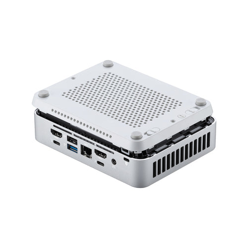 Undersiden af ASUS NUC 14 Pro+ med dækslet åbnet