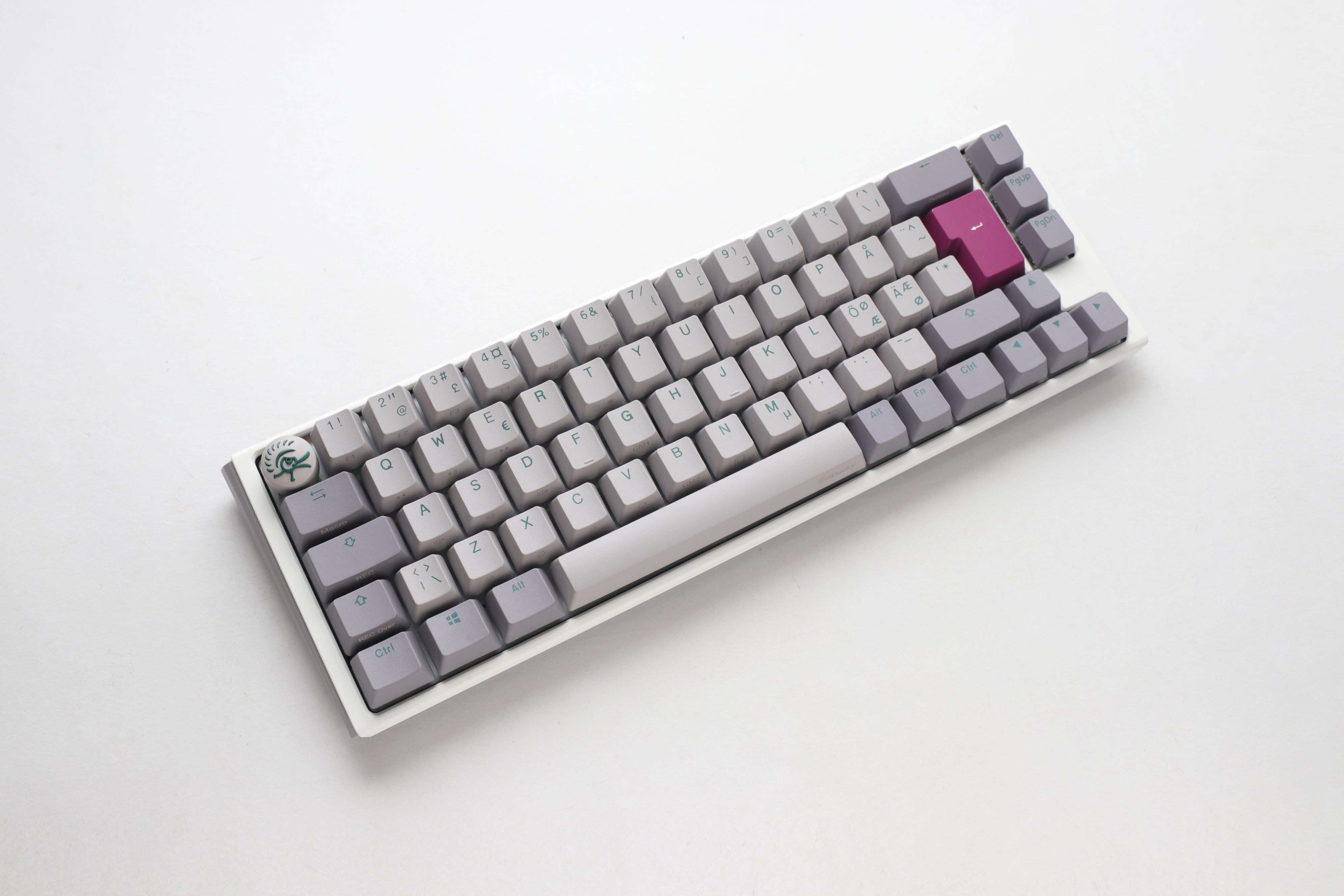Ducky One 3 - Mist Nordic - SF 65% - Cherry Silent Red - RGB