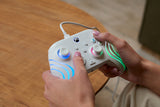 Turtle Beach Afterglow Wave Wired – Xbox/PC, hvid – Controller i hænder