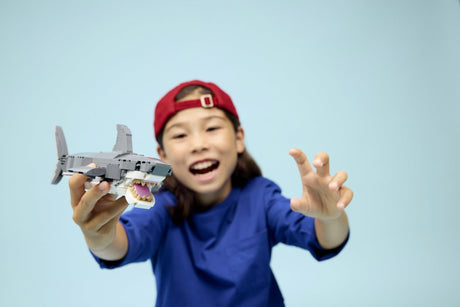 LEGO - LEGO Creator - Fierce Shark with a Treasure Chest (31381) LEGO