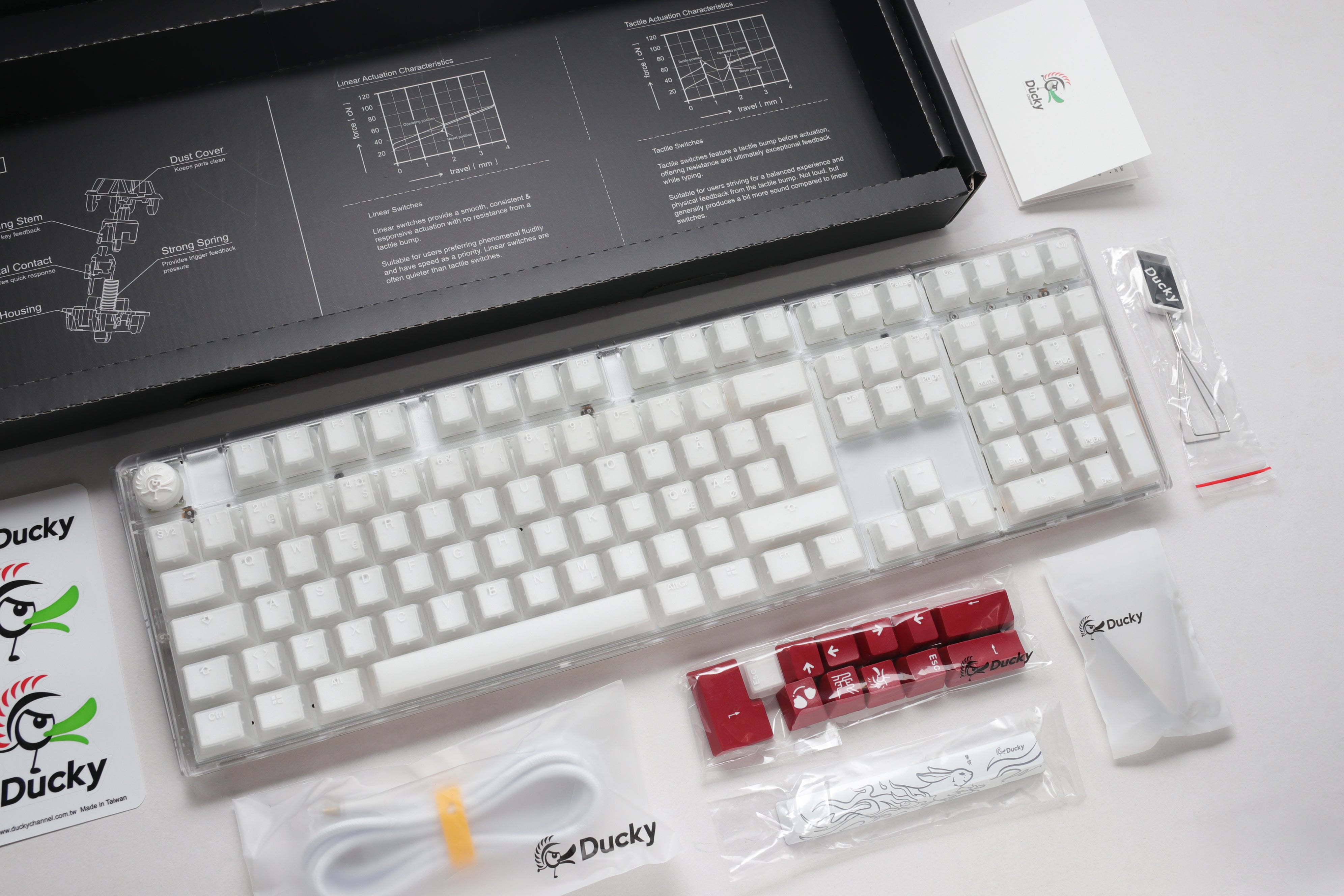 Ducky One 3 - Aura White Nordic - Fullsize - Cherry Silent Red - RGB